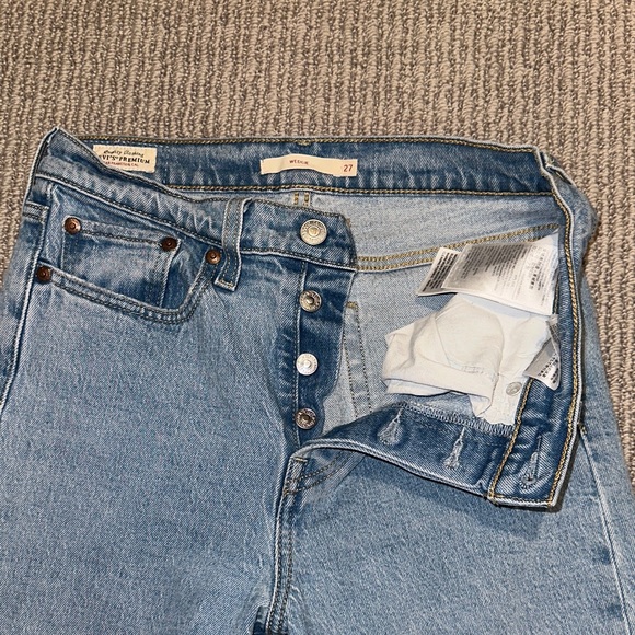 Levi's Wedgie Straight Leg Jeans - Picture 3 of 4